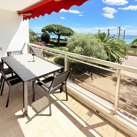 Charming Two Bedrooms, Sea View, Private Parking, Within Walking Distance Apartman