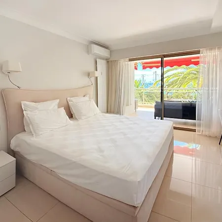 Apartament Charming Two Bedrooms, Sea View, Private Parking, Within Walking Distance