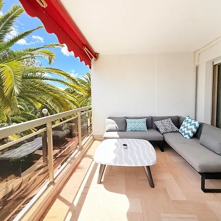 Charming Two Bedrooms, Sea View, Private Parking, Within Walking Distance Cannes