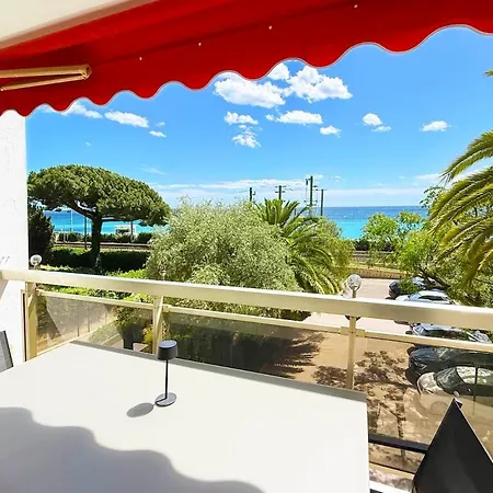 Charming Two Bedrooms, Sea View, Private Parking, Within Walking Distance Cannes