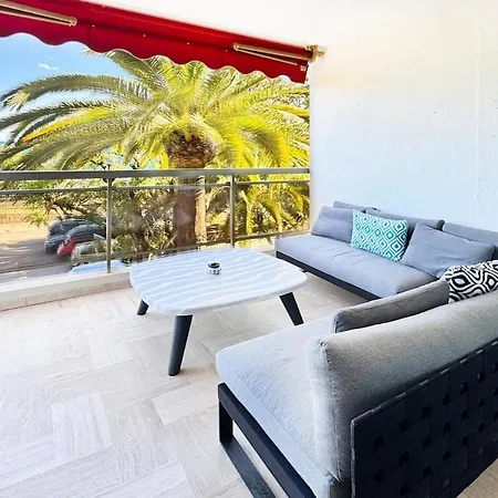 Charming Two Bedrooms, Sea View, Private Parking, Within Walking Distance