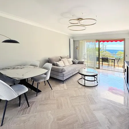 Charming Two Bedrooms, Sea View, Private Parking, Within Walking Distance Apartament